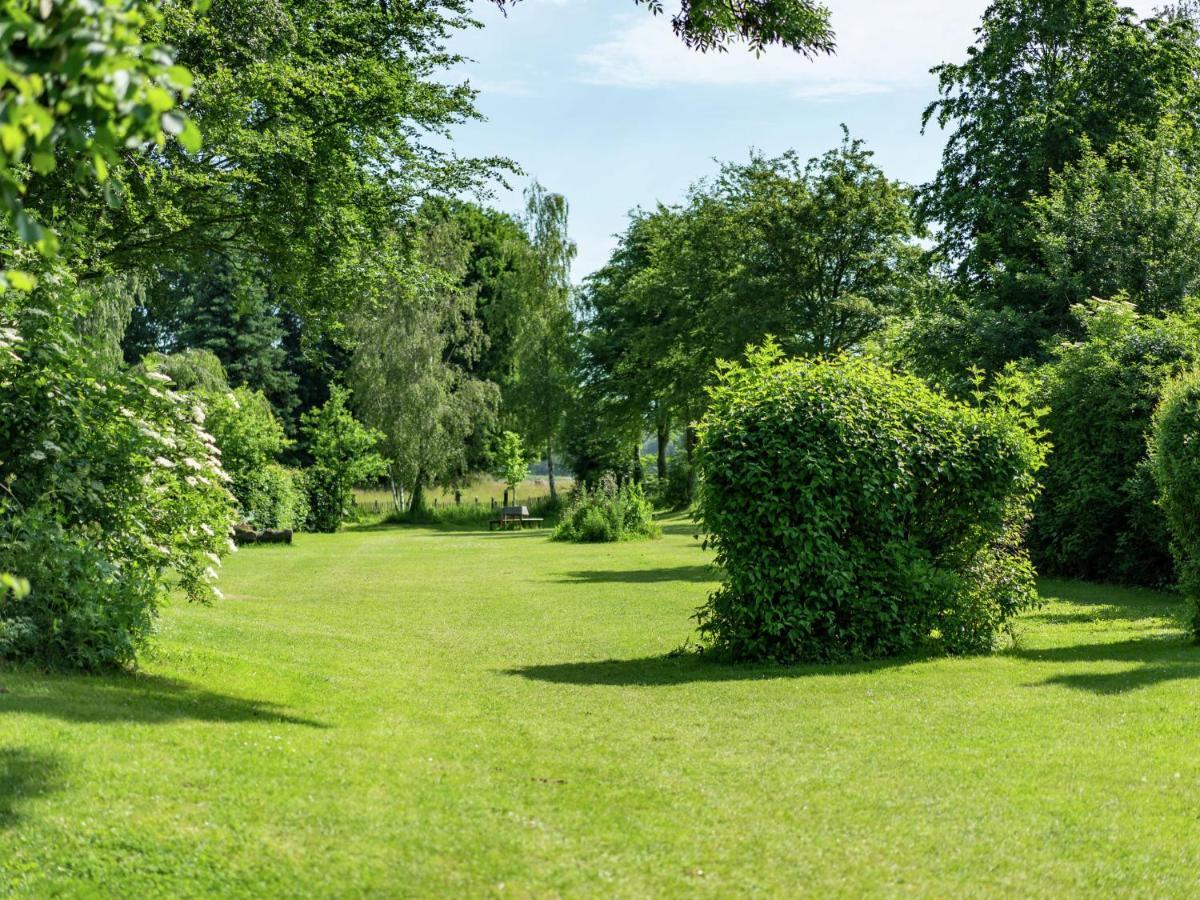 Cozy Cottage With A Spacious Garden, Around A Fishing Pond Bant Eksteriør bilde